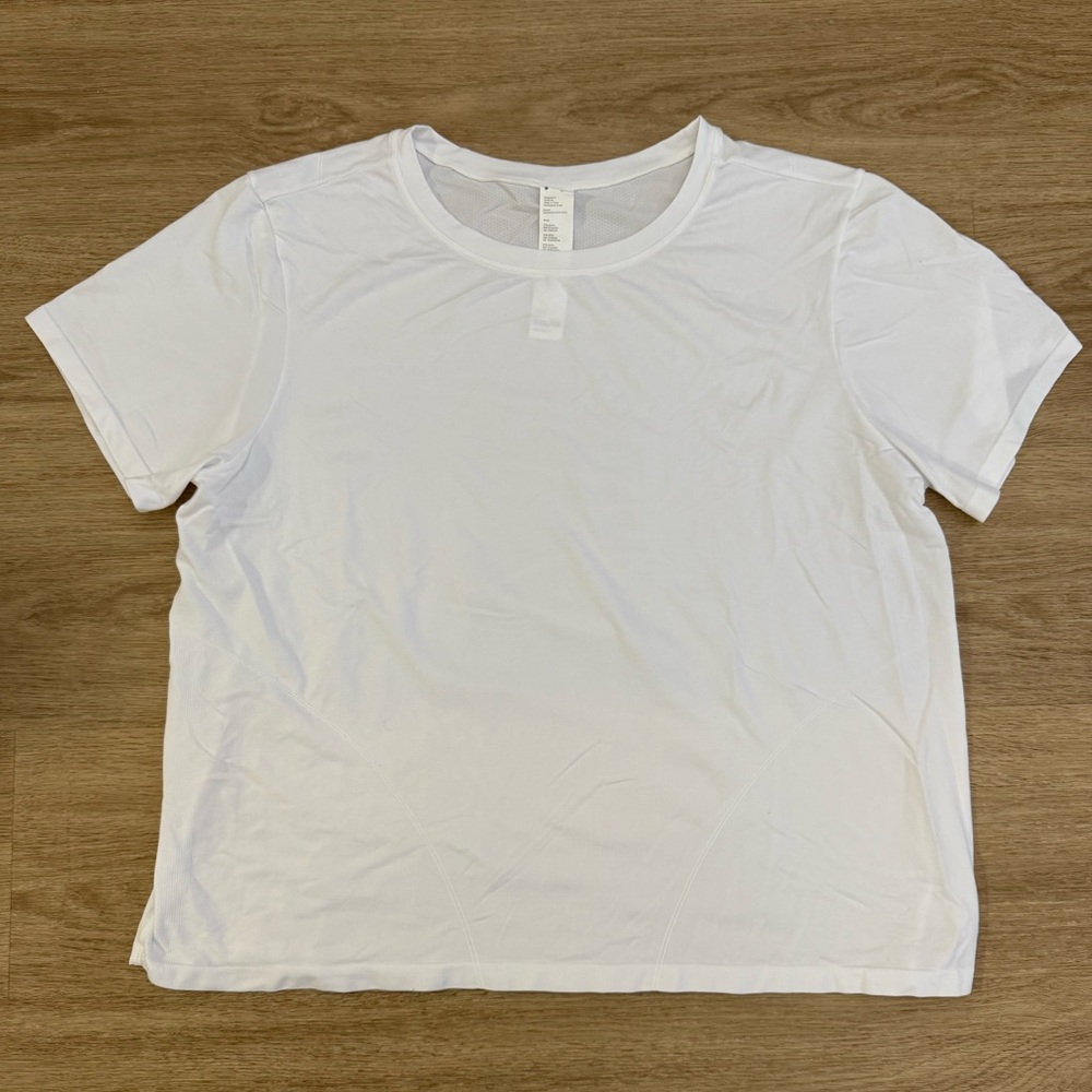 1XL Fabletics White Short Sleeve Feather Tech T-Shirt